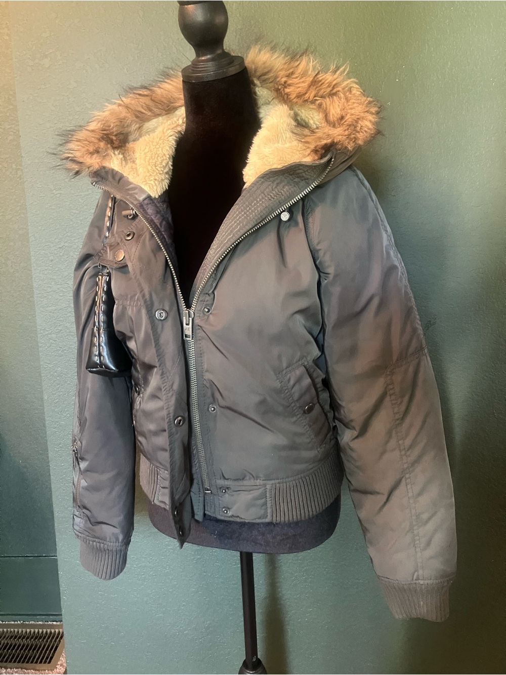 American Eagle Outfitters green Hooded Faux-Fur Trim Puffer Jacket